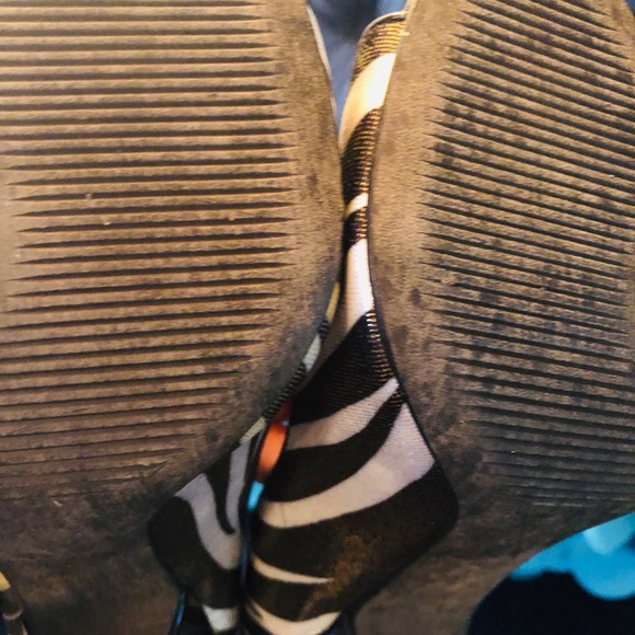 Carlos Santana 51/2 heals...zebra style! - Picture 4 of 5